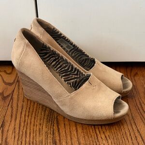 Tom's Women's Tan Wedge Peep-Toe Shoes Size 8.5